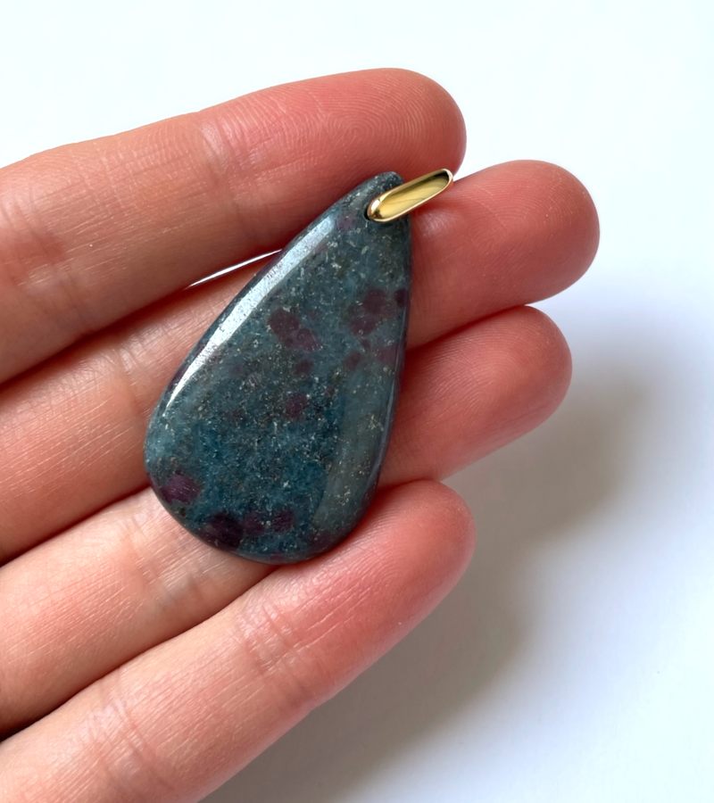 Pendentif Rubis sur cyanite